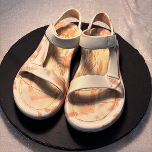 Teva Hurricane Drift sz 7 in good used condition